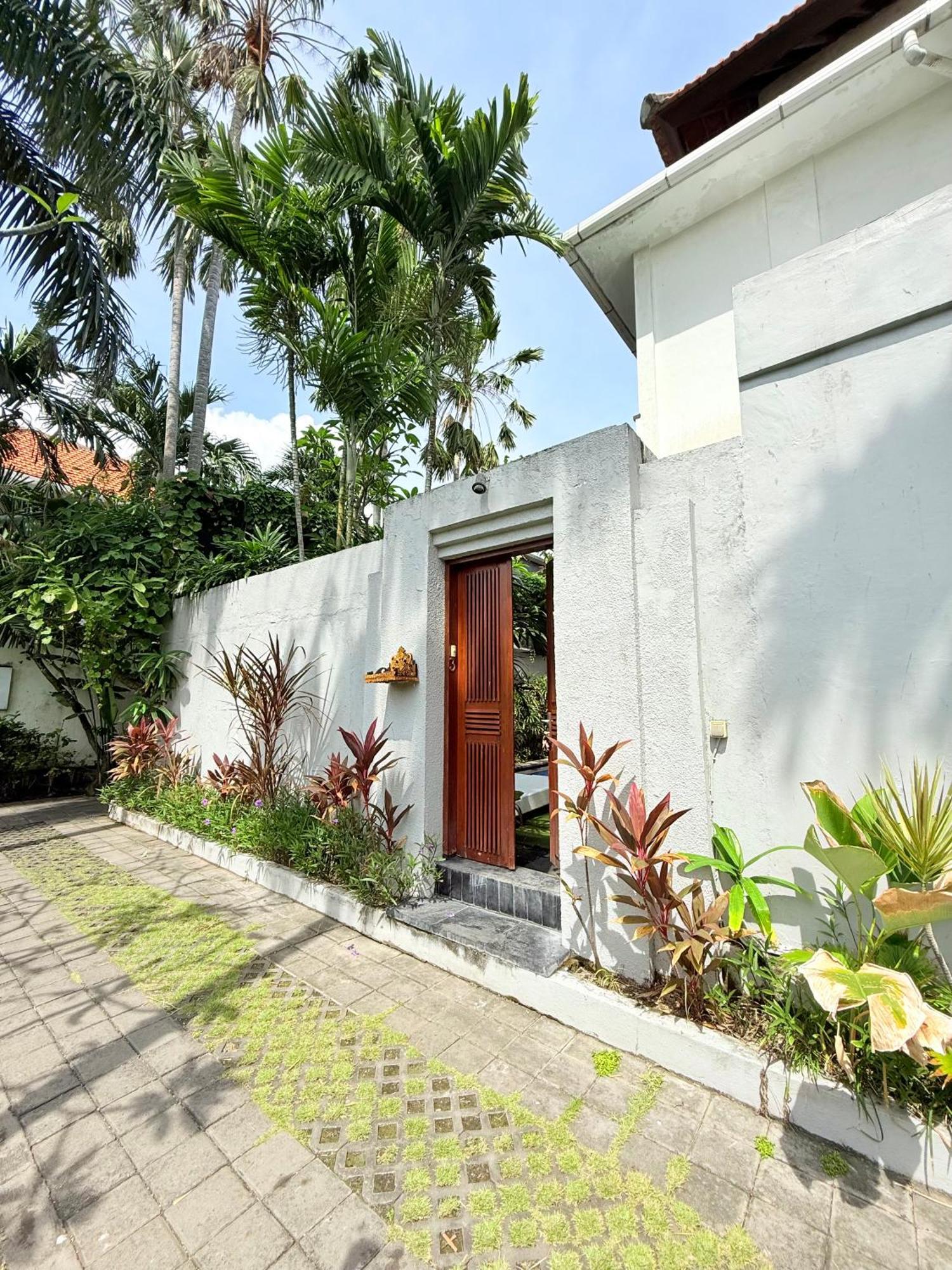 Penelopy Seminyak (Bali)